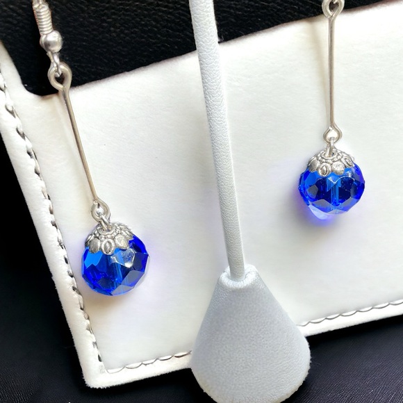 🌺Vintage Silver & Blue Czech Glass Earrings - Picture 8 of 12